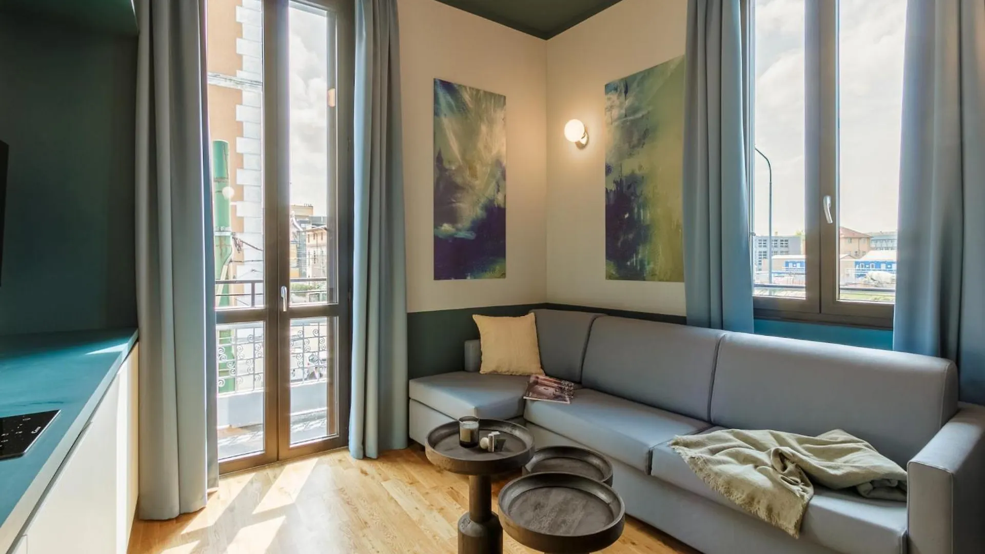 Quantum 5 Electron Apartment Milan