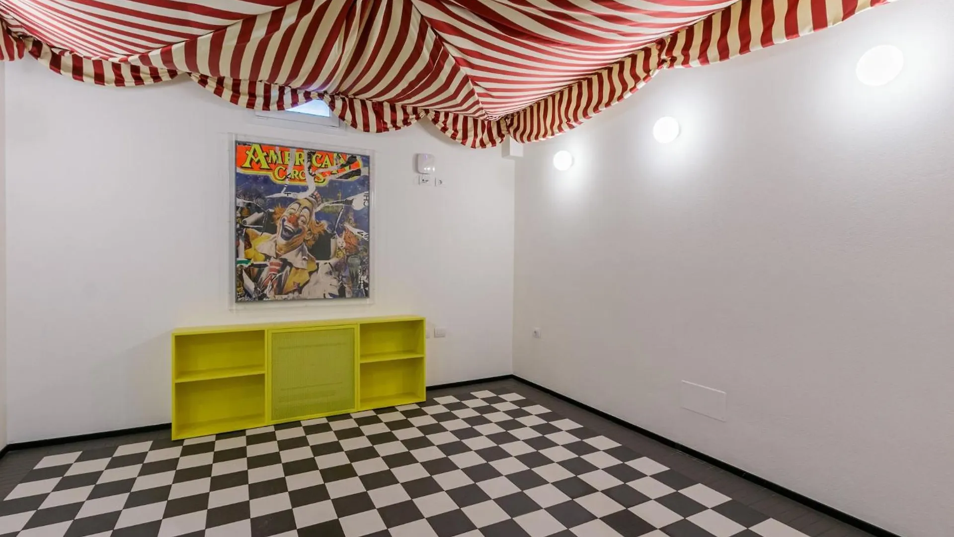 Quantum 5 Electron Apartment Milan