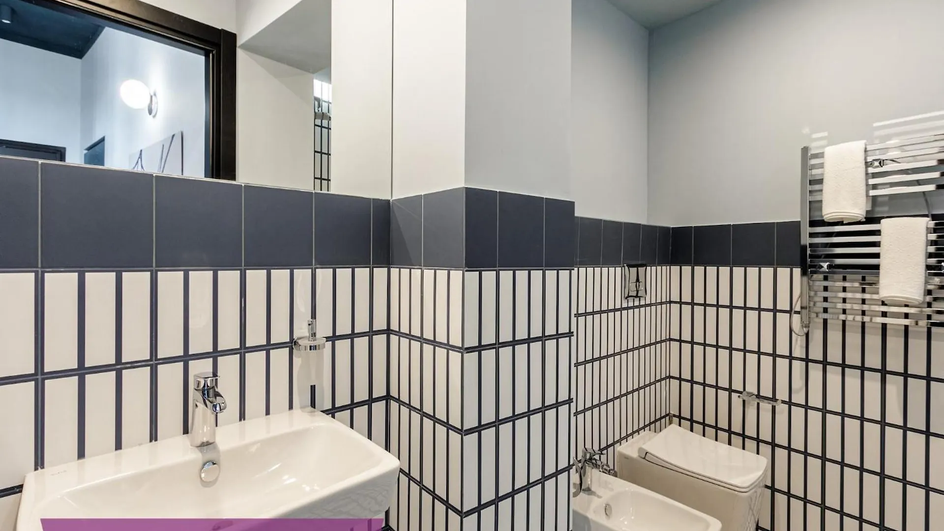 Quantum 5 Electron Apartment Milan
